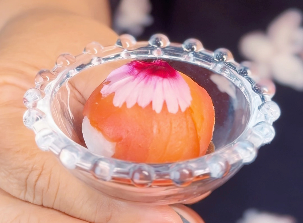 Bombom de Salmão Curado nas Frutas Vermelhas com Arroz Gohan