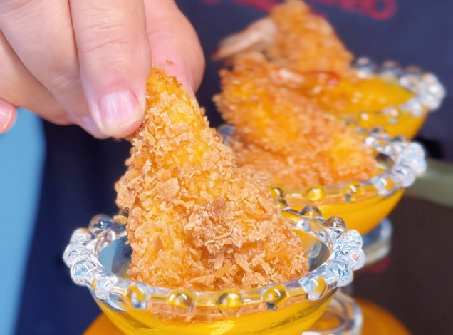 Camarão no Coco com Creme de Manga