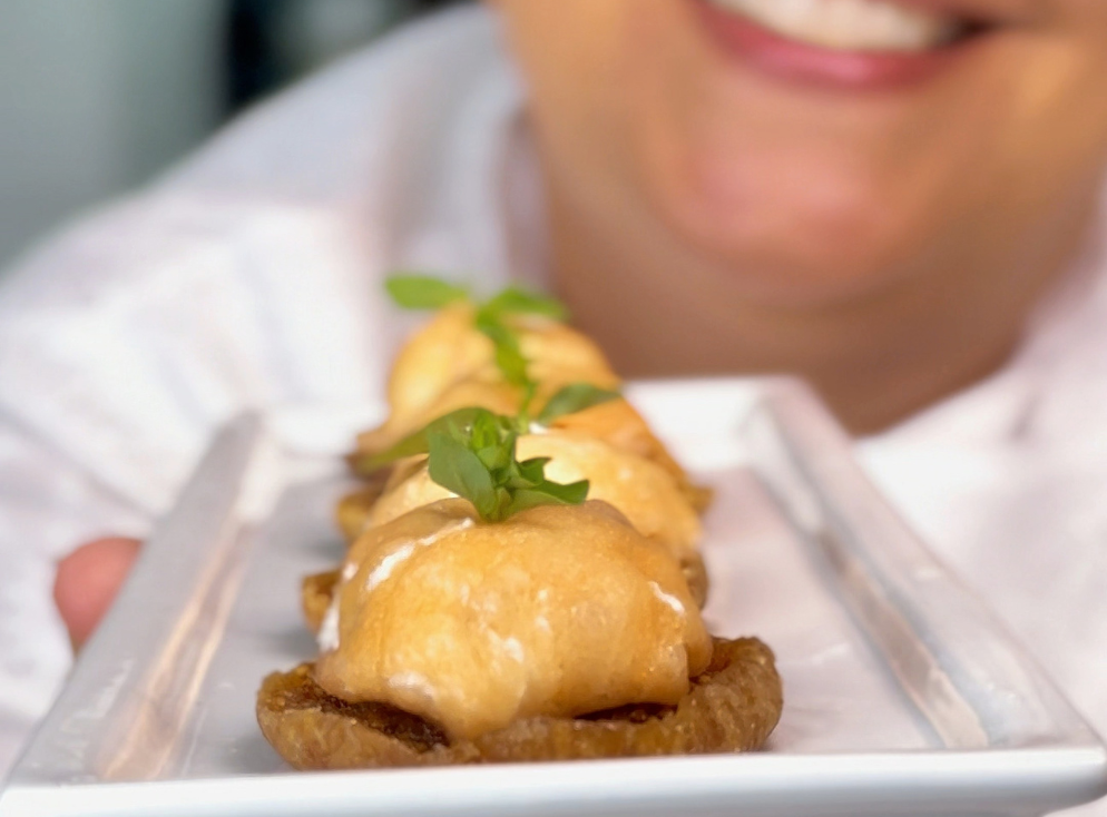 Canapé de Figo com Salmão Defumado, Nozes e Trufa em Pó