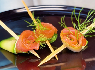 Espetinho de Abobrinha com Salmão Curado